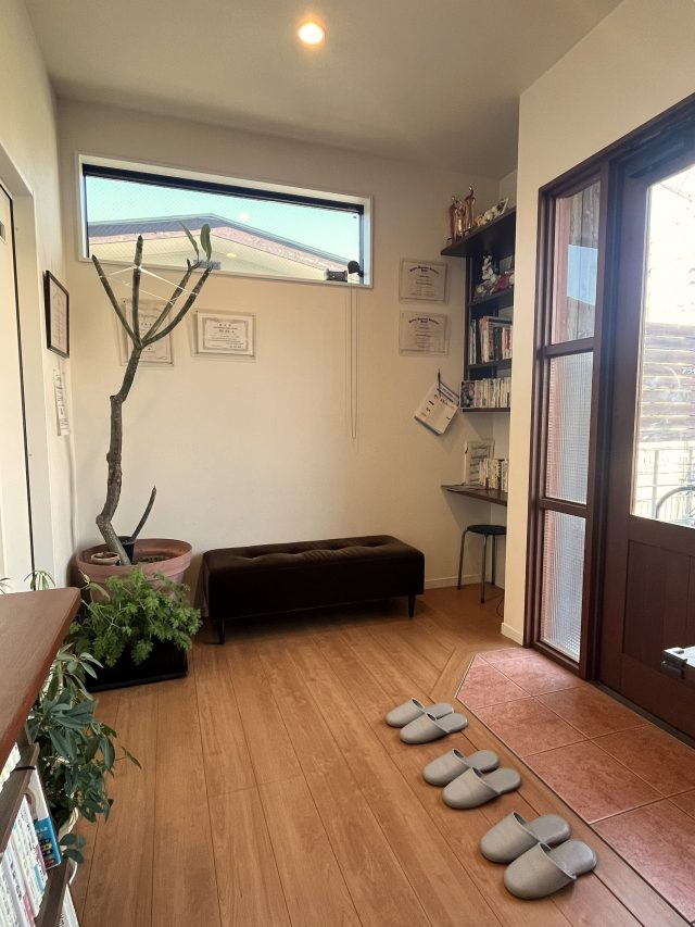 待合スペース　ベンチ